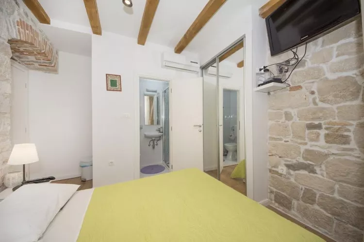 Apartments Stone Elegance (ST) - Double Room (Saskinja)
