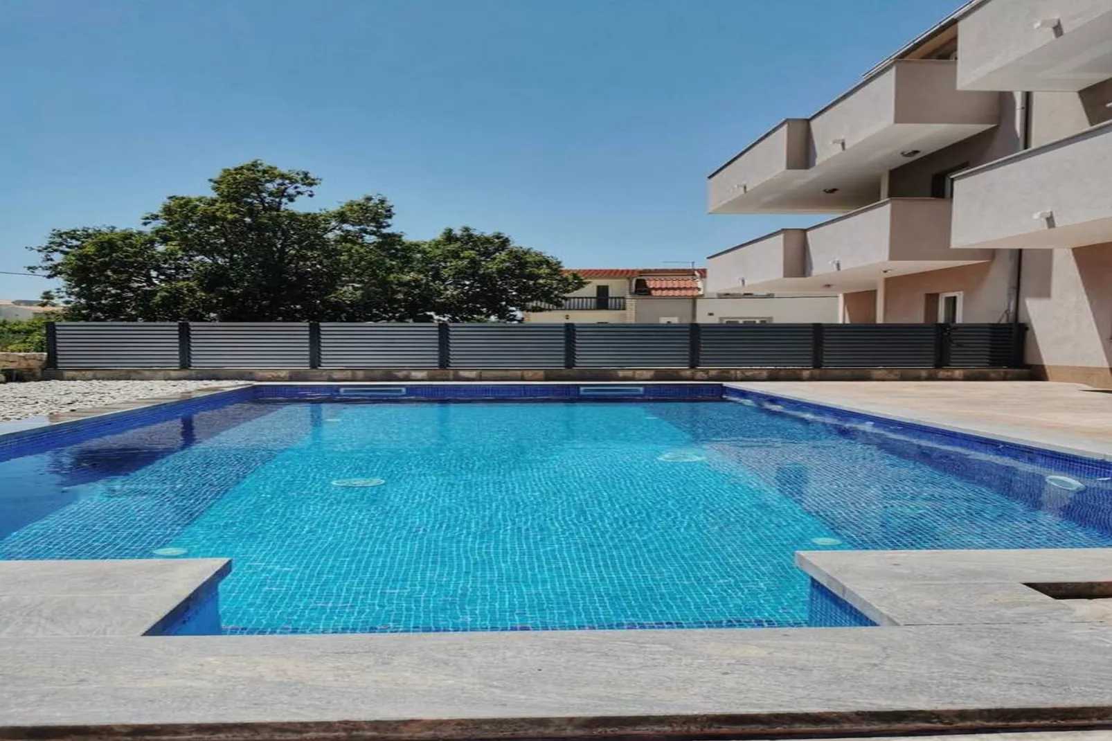 Holiday Home J&D No.2-Nine Bedroom House with Pool