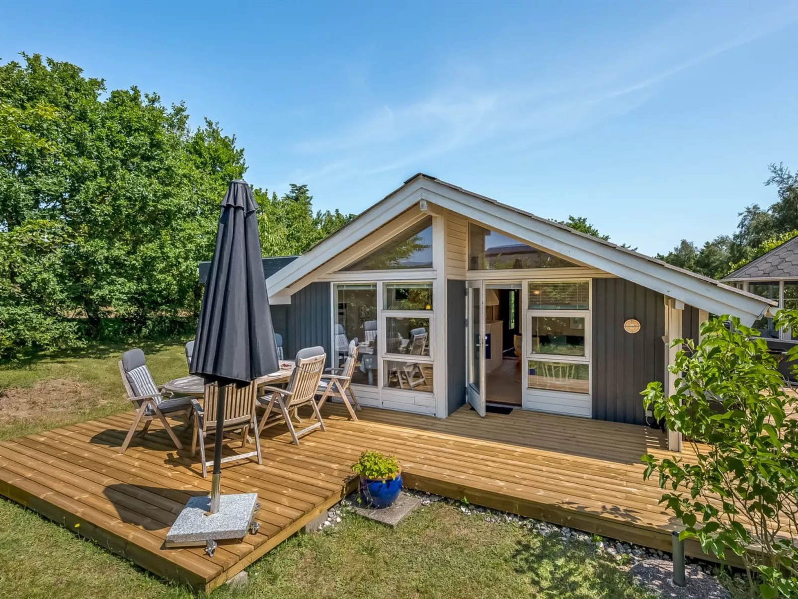 "Leeve" - 1.3km from the sea
