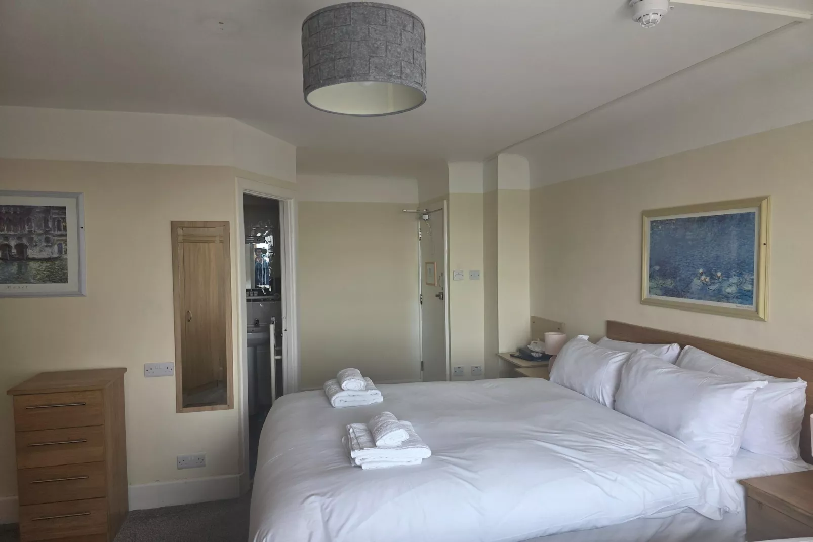 Russel Triple Room
