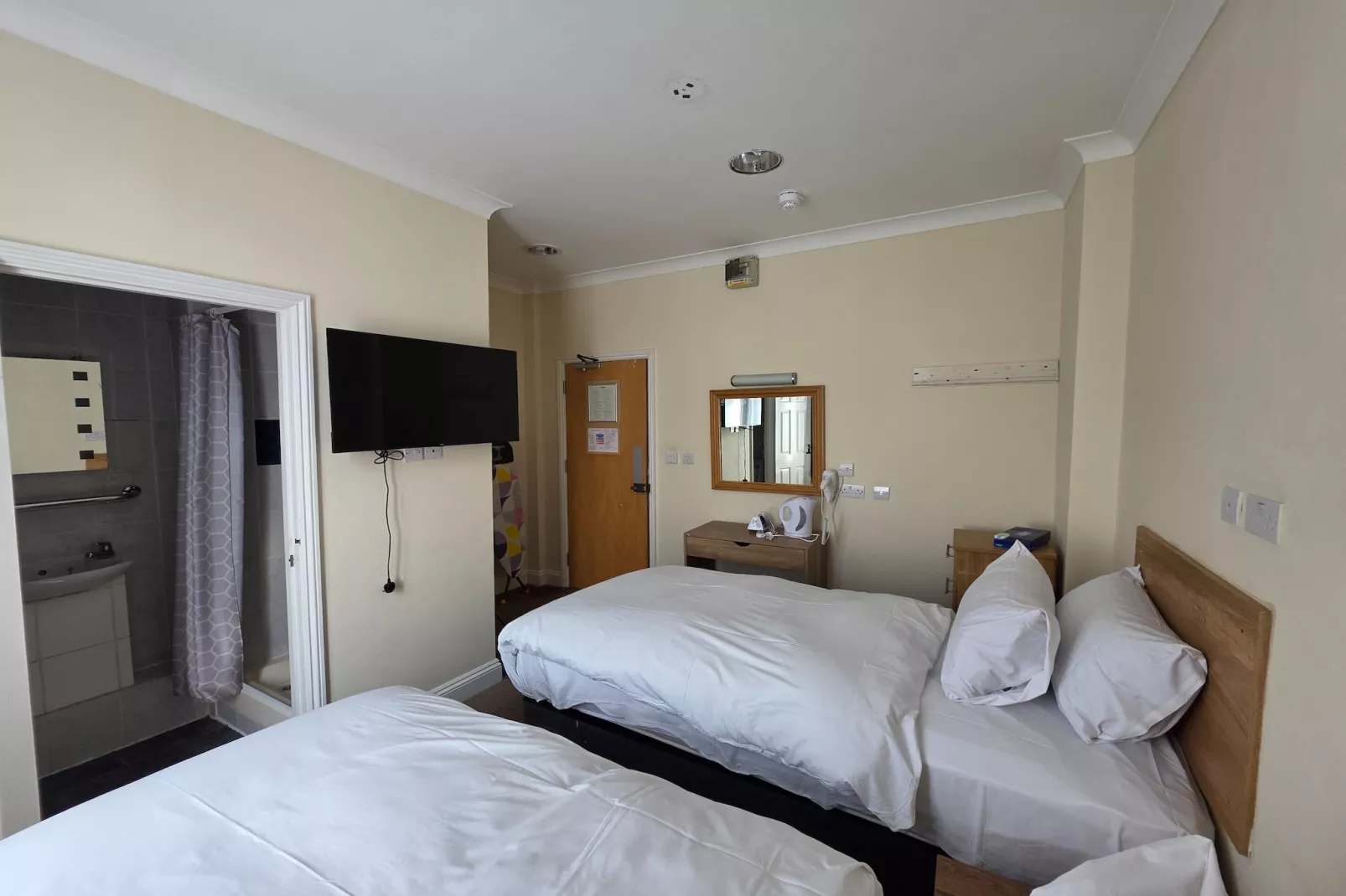 Russel Twin Room