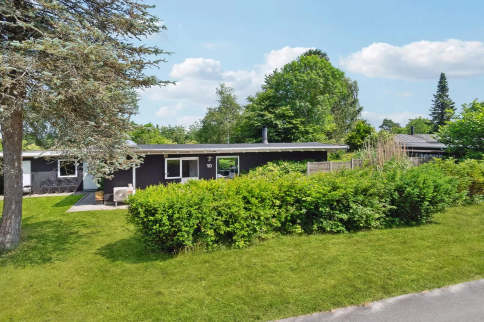 6 person holiday home in Dronningmølle