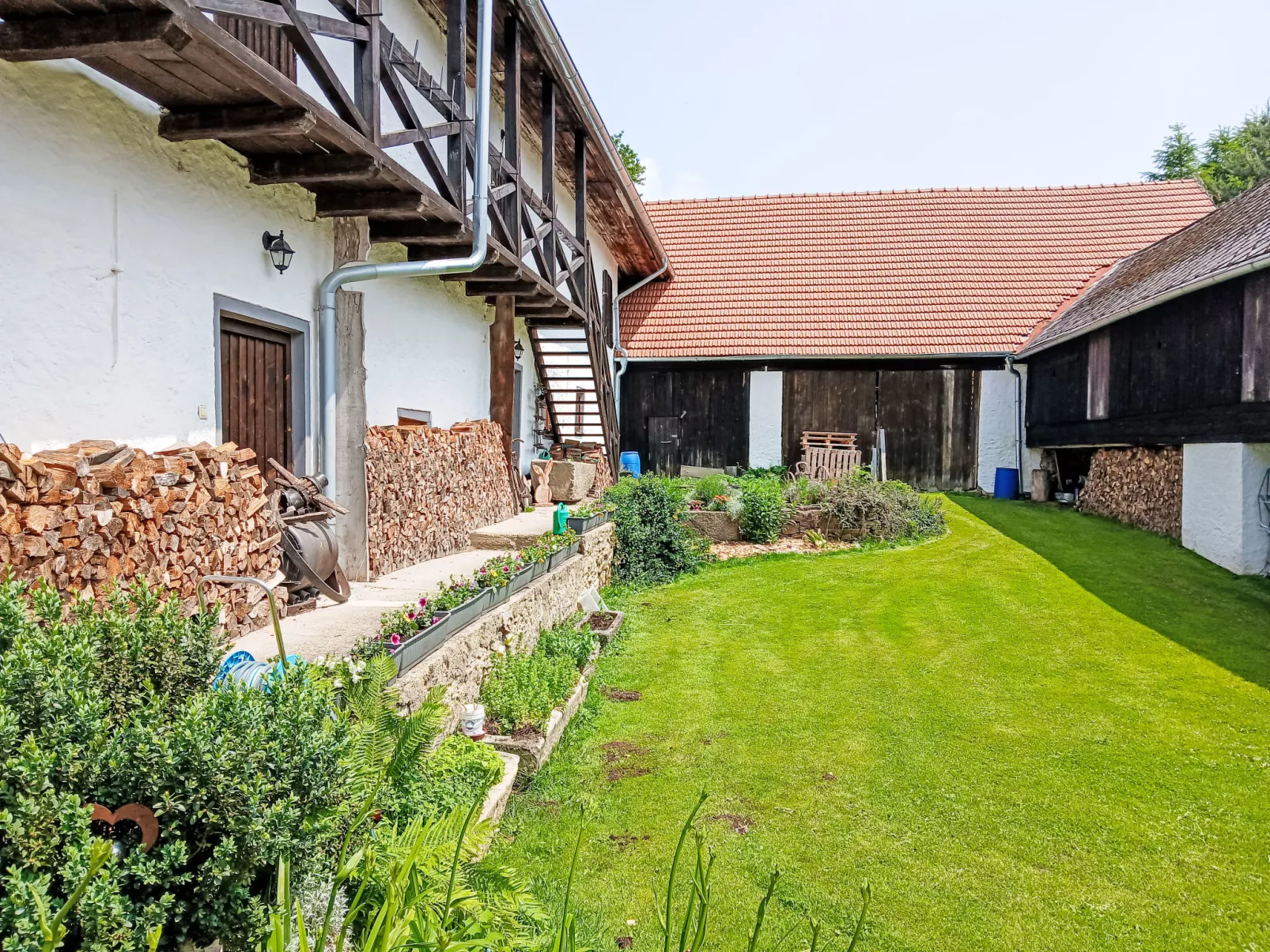 Spacious in Farmhouse