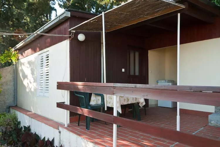 Guest House Villa Nina- Studio with Terrace and Partial Sea View (S5 - bungalov)