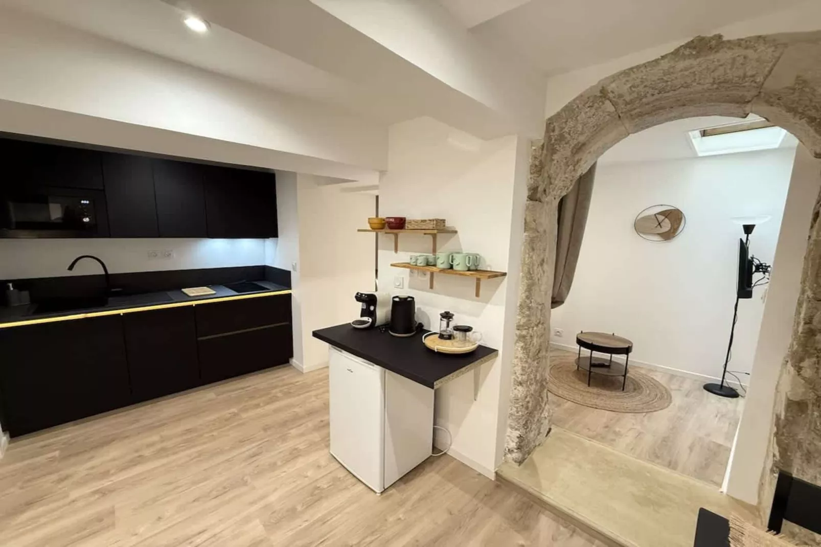 83 Le Faïence Studio