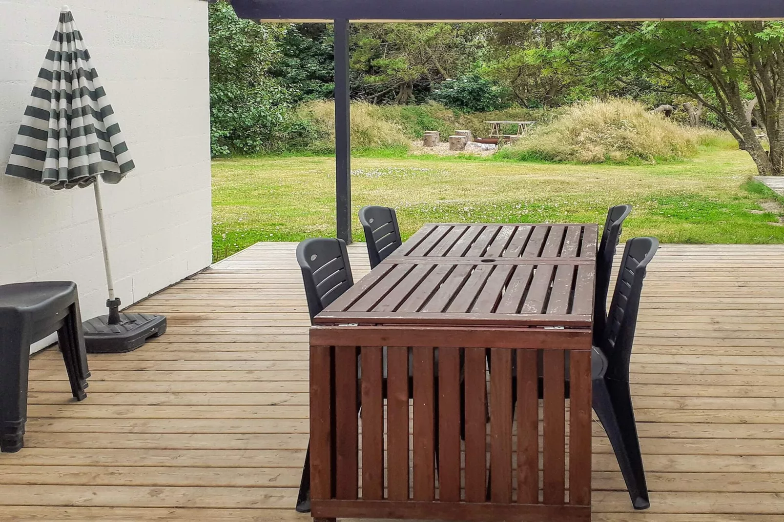 Tranquil Waterfront Retreat-By Traum-Outdoor