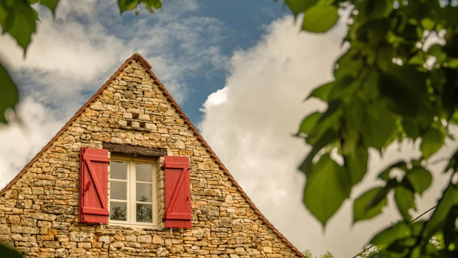 Les Follets-Exterior summer