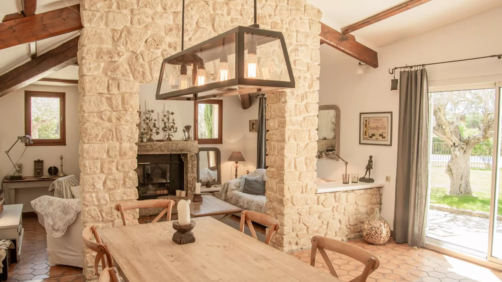 Le Mas Romarin-Dining room