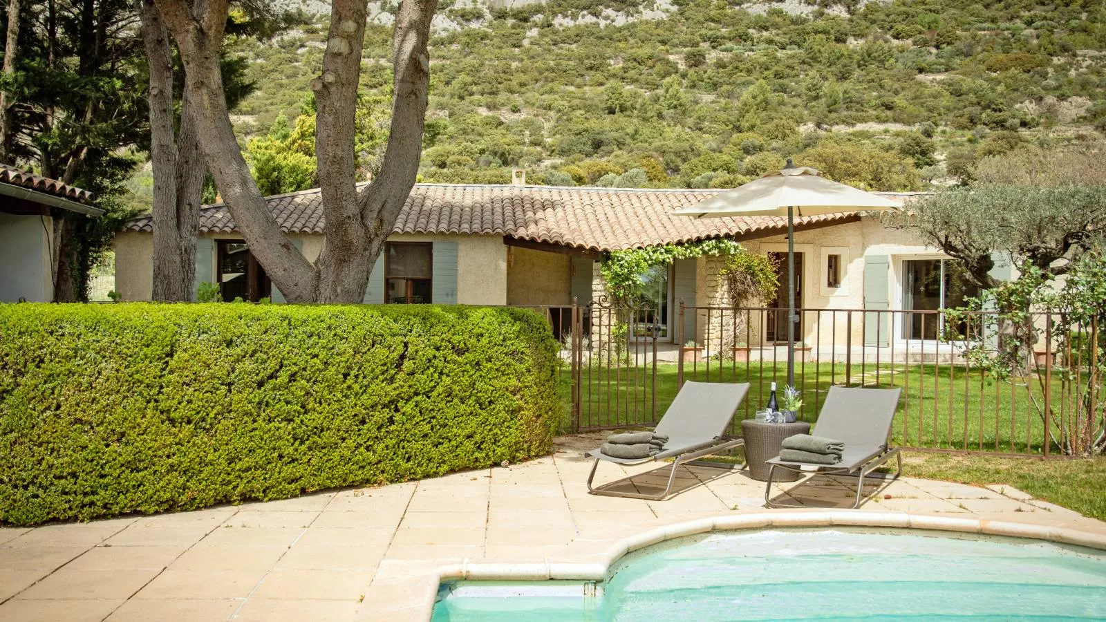Le Mas Romarin-Exterior summer