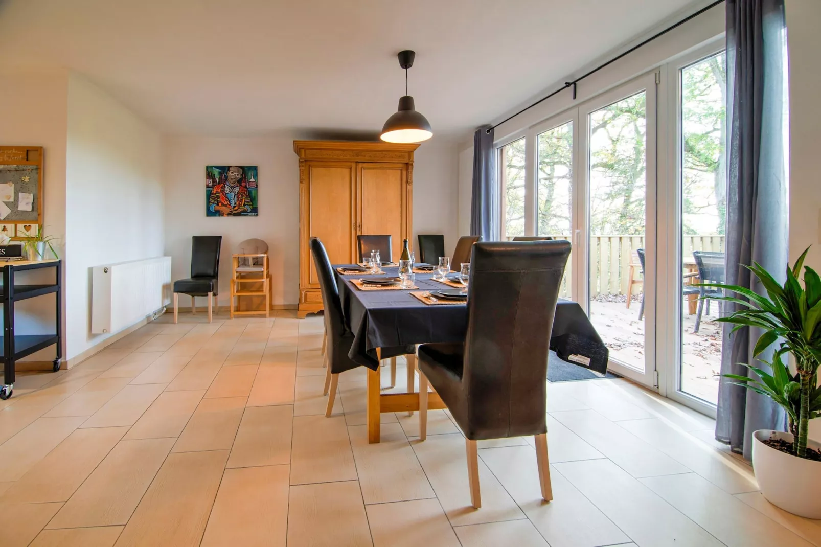 Chant d'Oiseau-Dining room