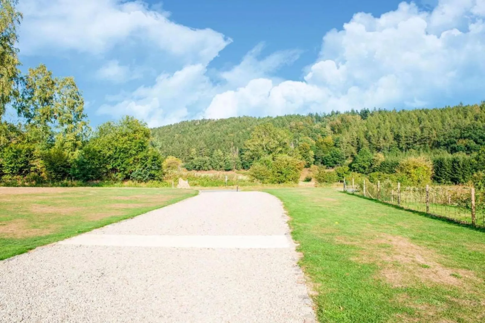 La Capucine-Areas within 20km in summer