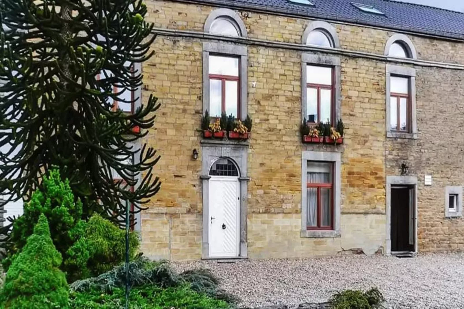 La Ferme de la Buissonniere-Exterior in summer