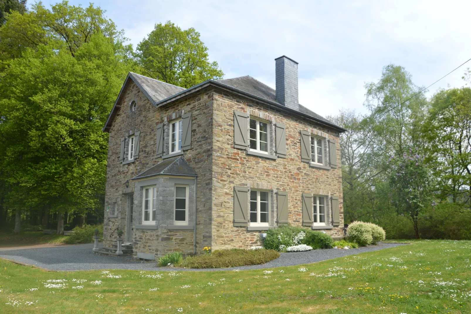 Les Jardins de Noémie-Exterior in summer