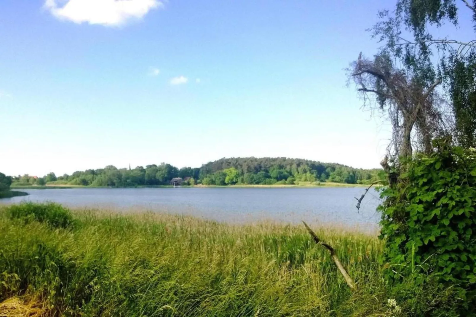 Hundefreundliches Ferienhaus am See MIT Whirlpool-Zones été à 20 km