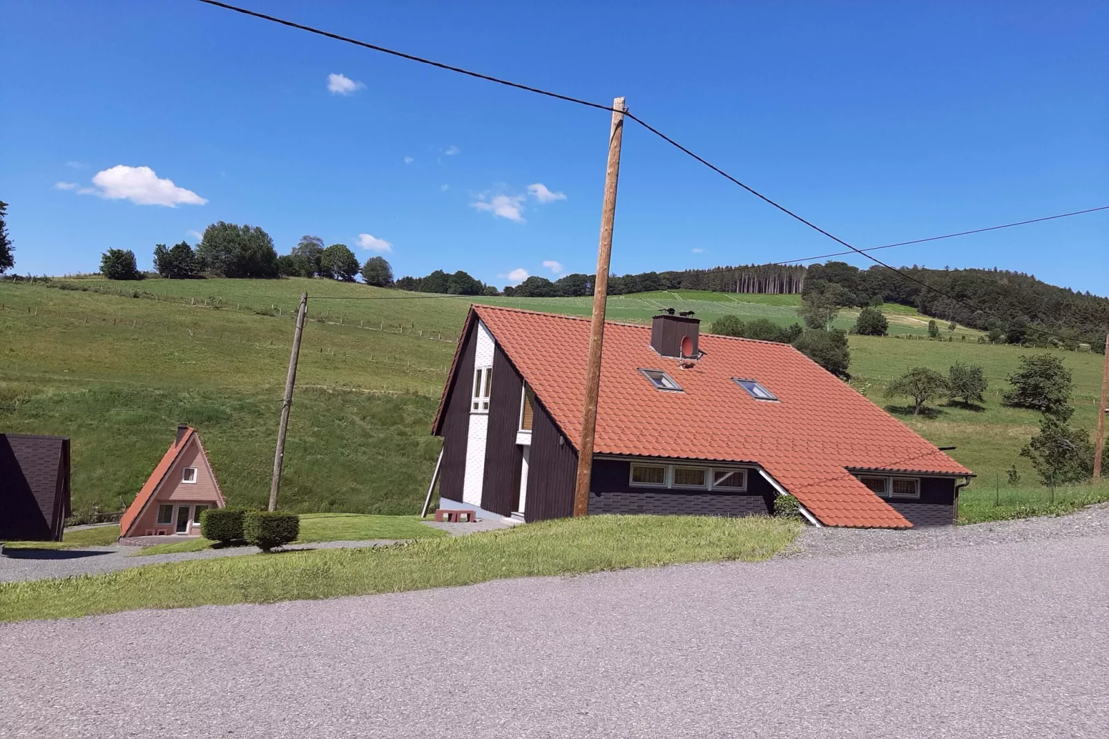 Dachsbau-Exterior in summer