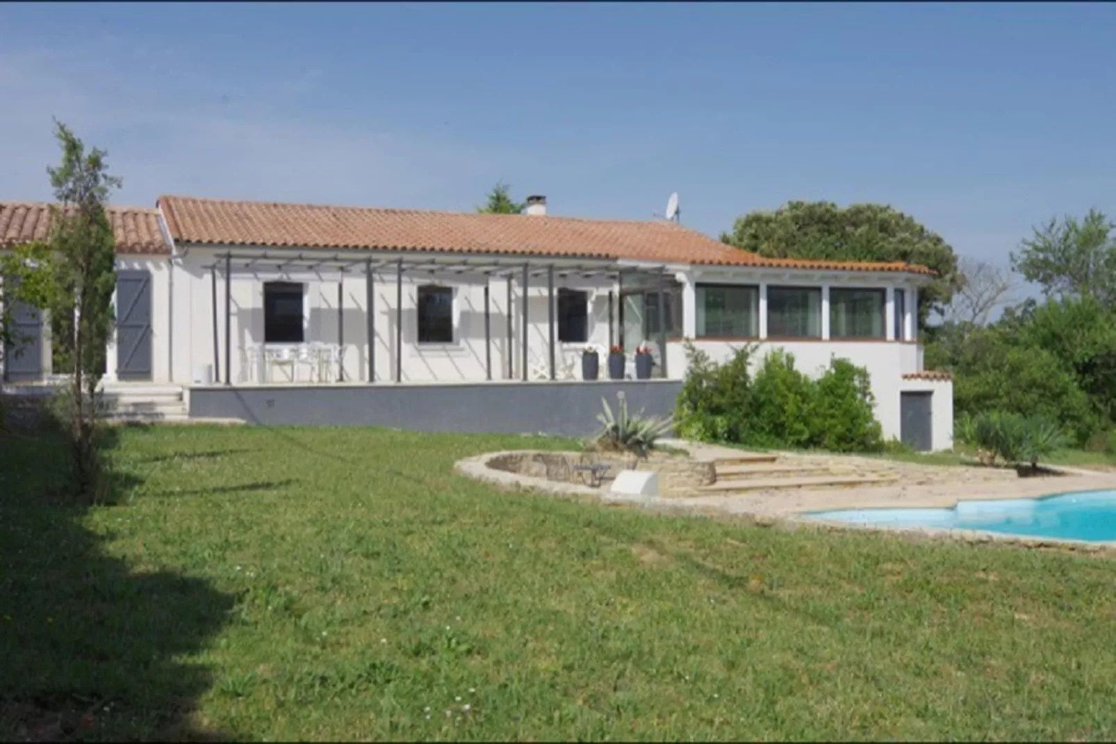 Villa On the Rocks-Außenbereich Sommer