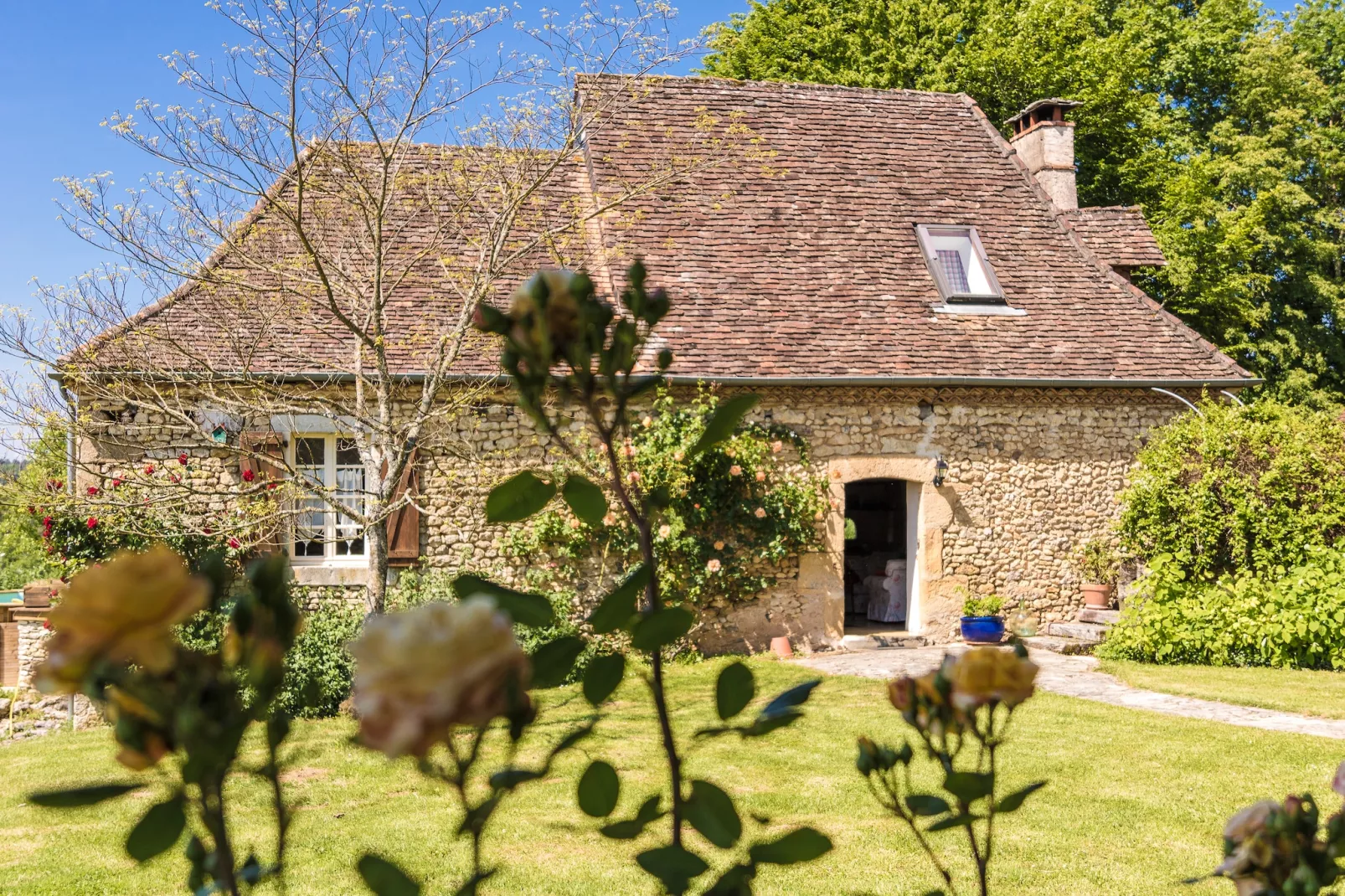 L'Hermite-Exterior in summer