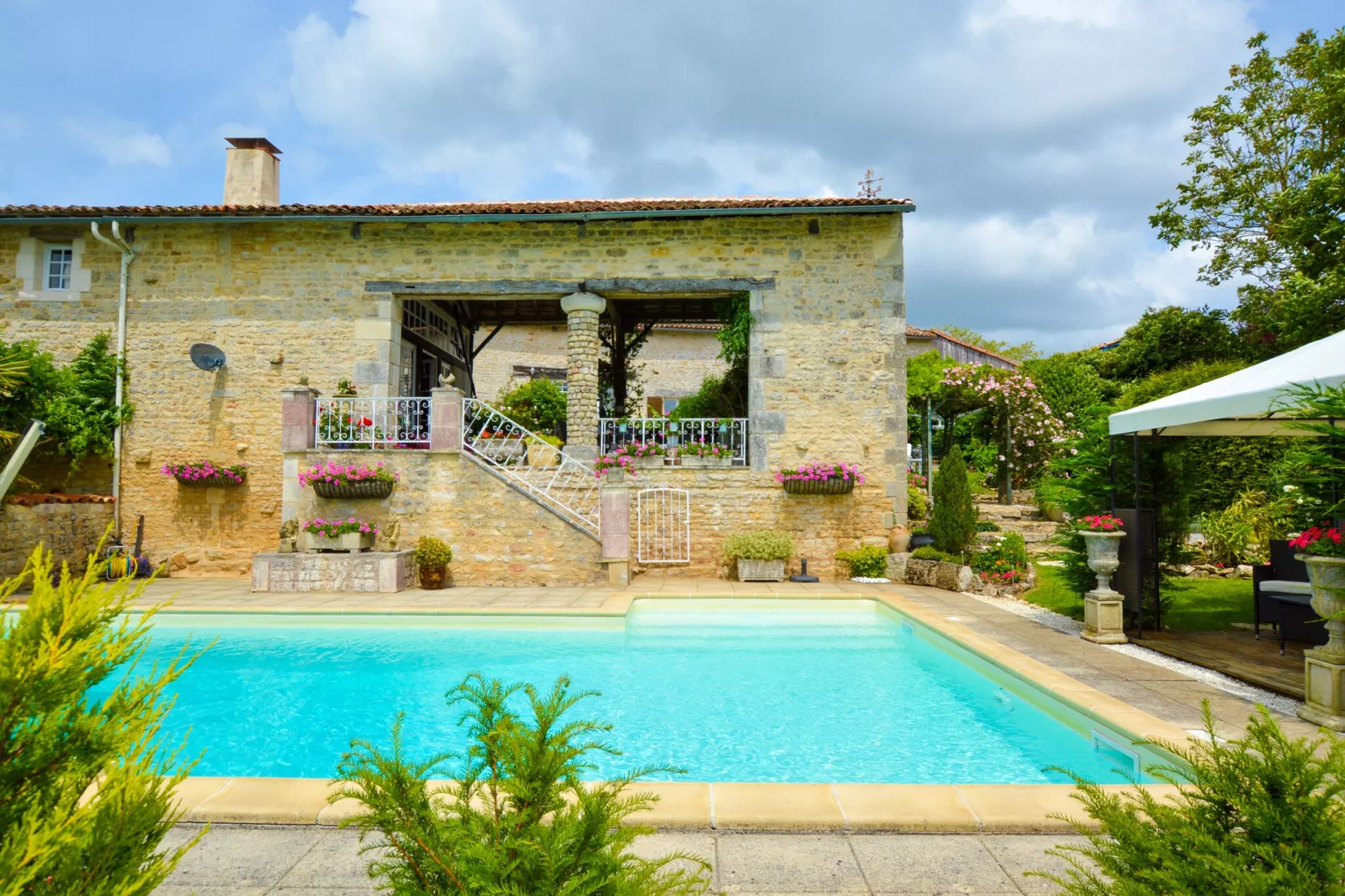 Maison fabuleuse avec piscine-Extérieur été
