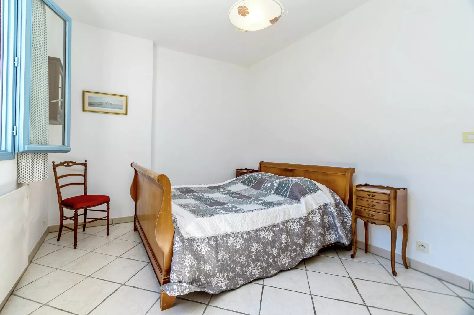 Petite Jeanne-Bedroom