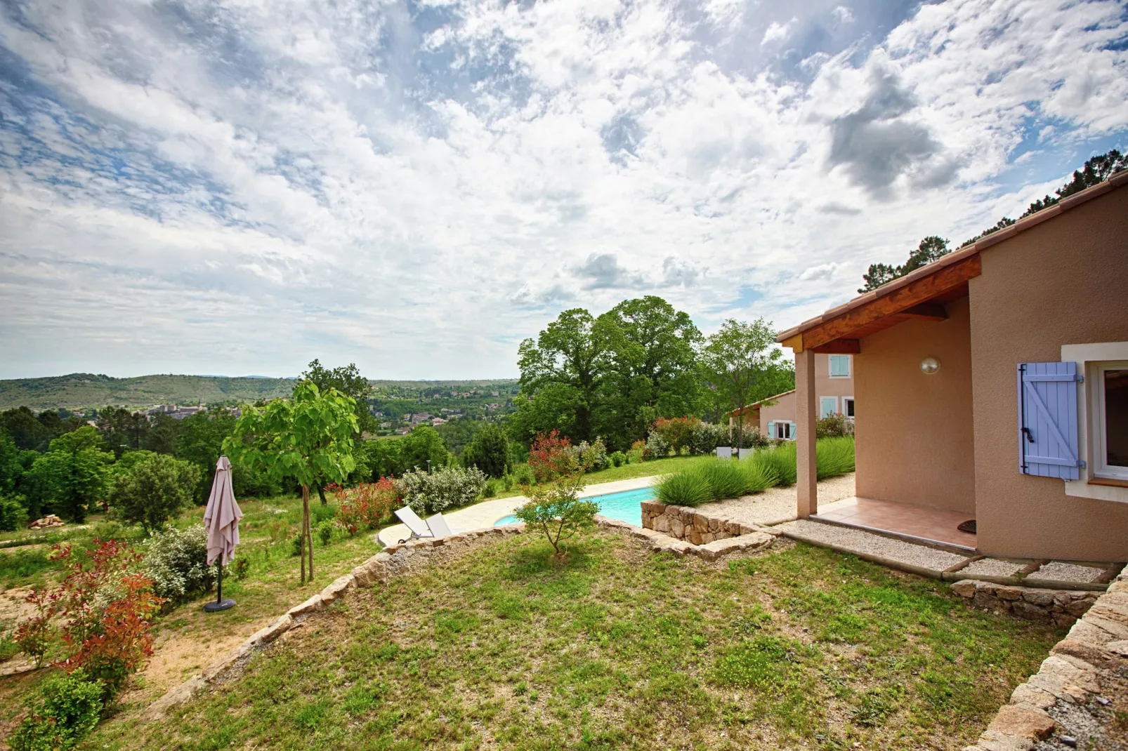 Villa Joyeuse 22-Gardens in summer