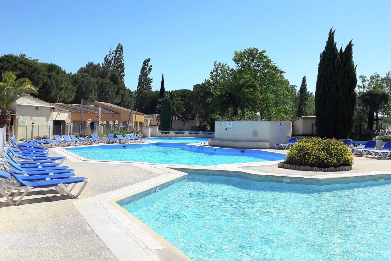 Le village Camarguais Les Gardians 4-Swimming pool