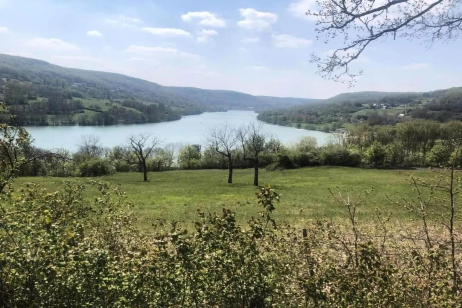 Les Deux Cabanons-Areas within 20km in summer