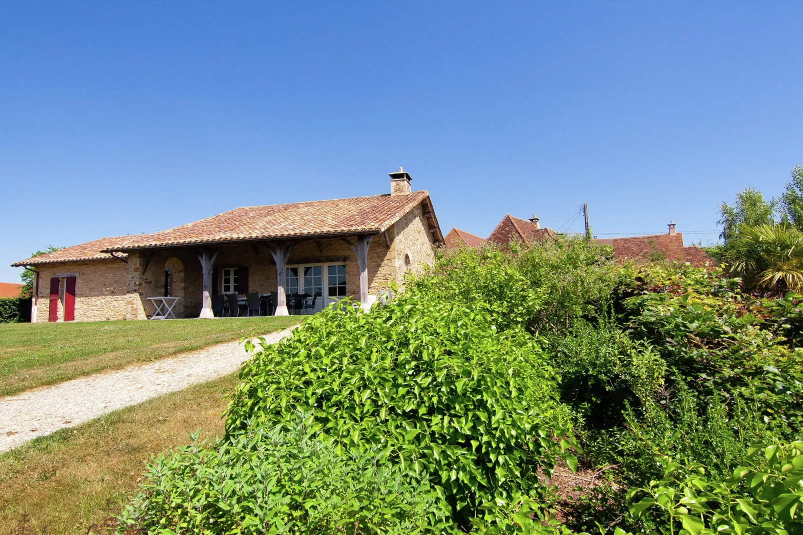 Le Patelin 10P-Exterior in summer