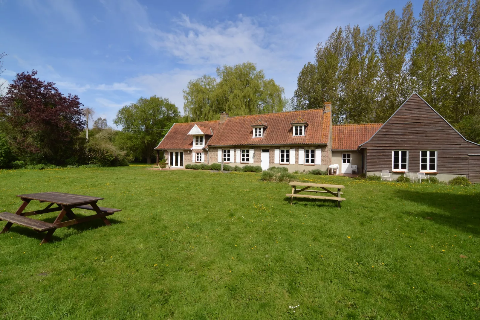 Domaine Les Ziettes-Exterior in summer