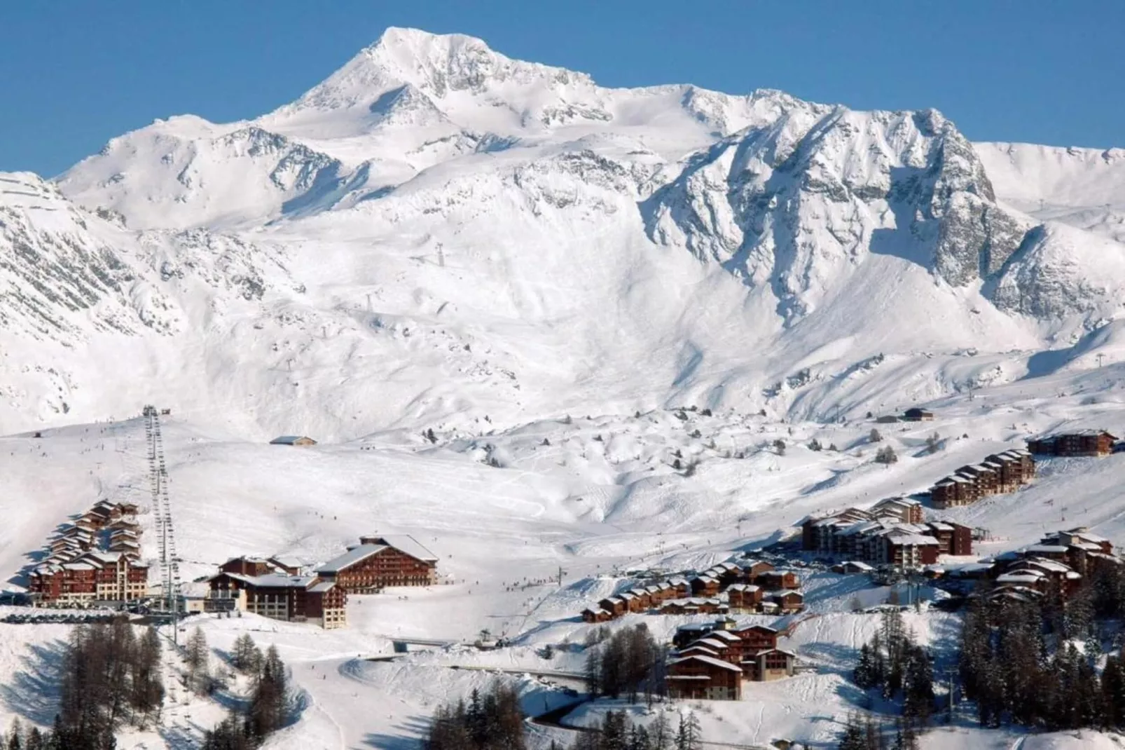 Résidence Prestige Front de Neige 1-Area within 20km in winter