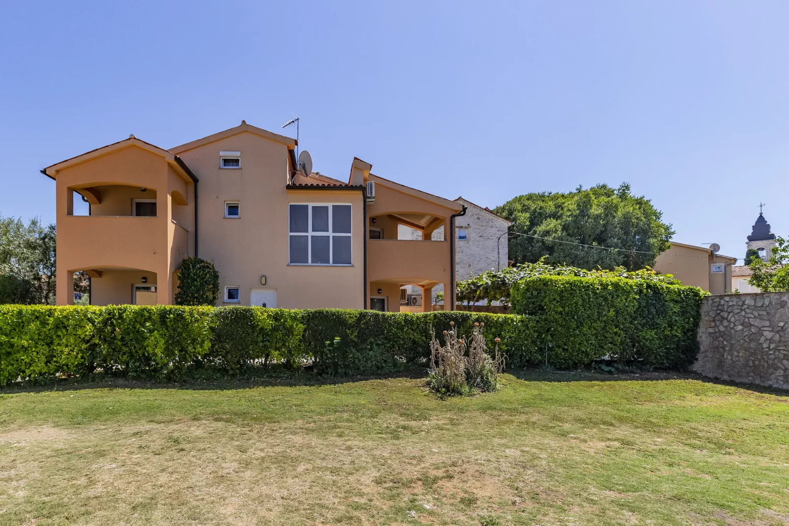 Villa Mimoza-Exterior in summer