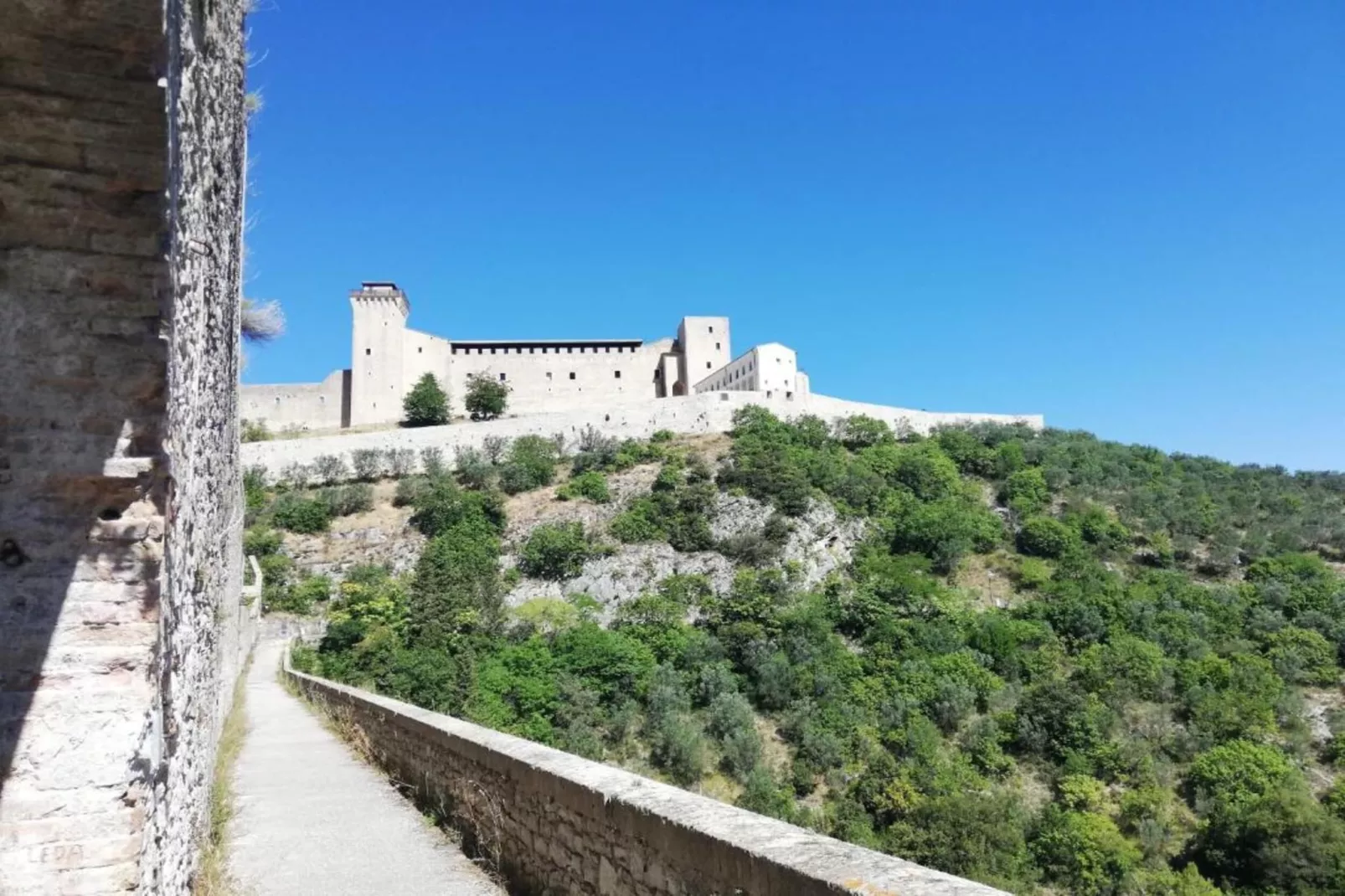 Colombaia-Areas within 20km in summer
