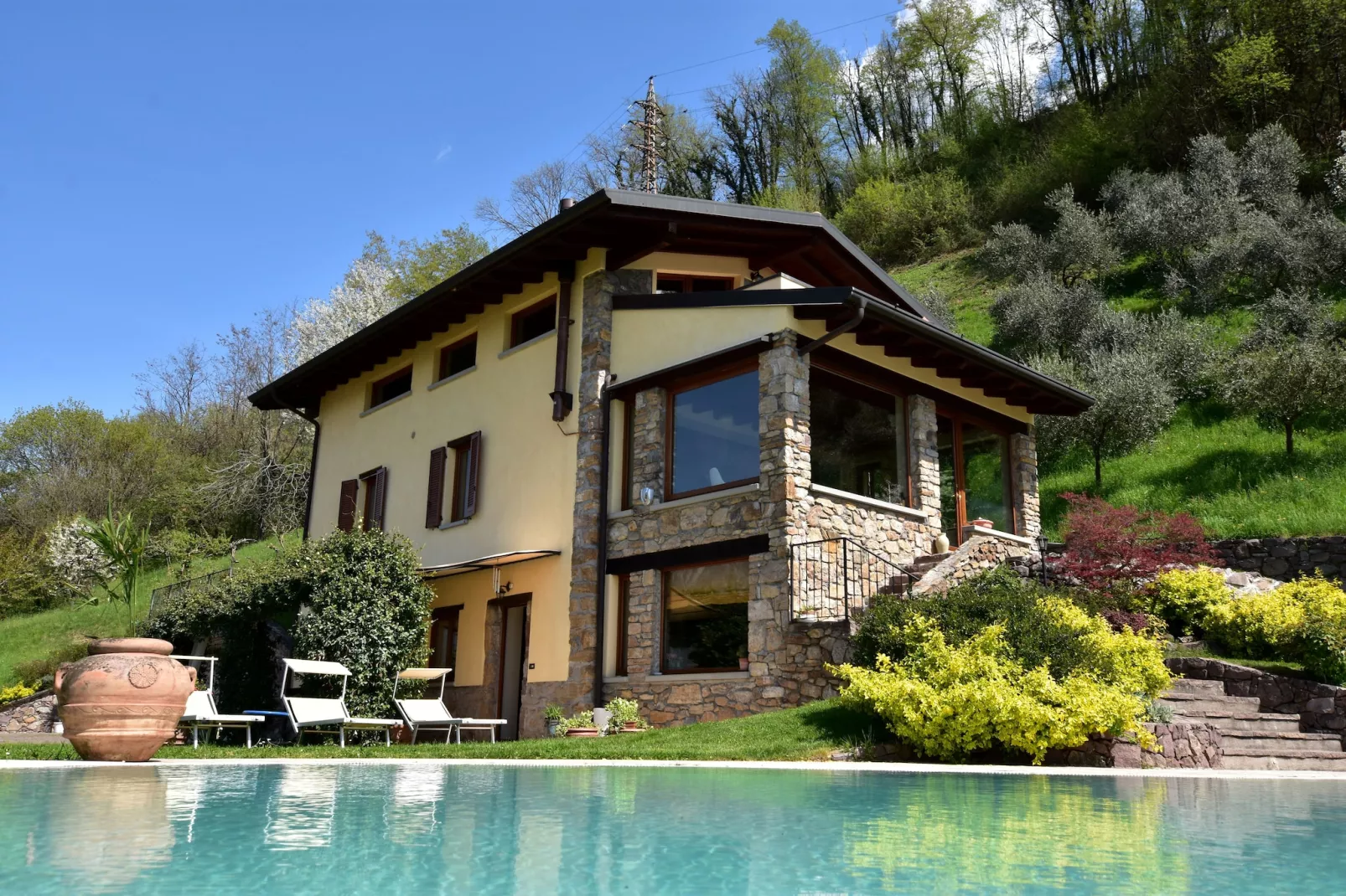 Dosso della Regina 6-Exterior in summer