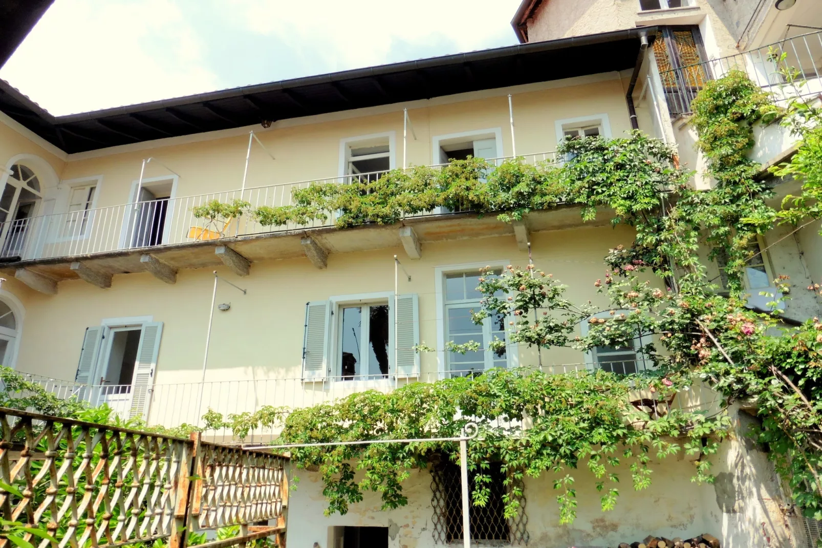 Ai Ronchi-Exterior in summer