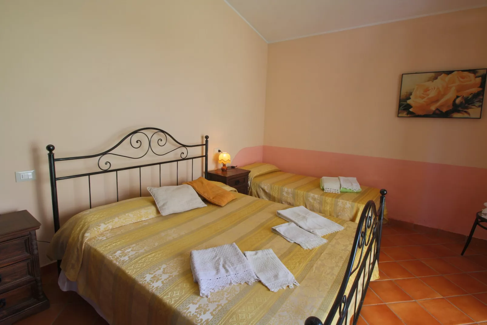 Rosa Gialla-Bedroom