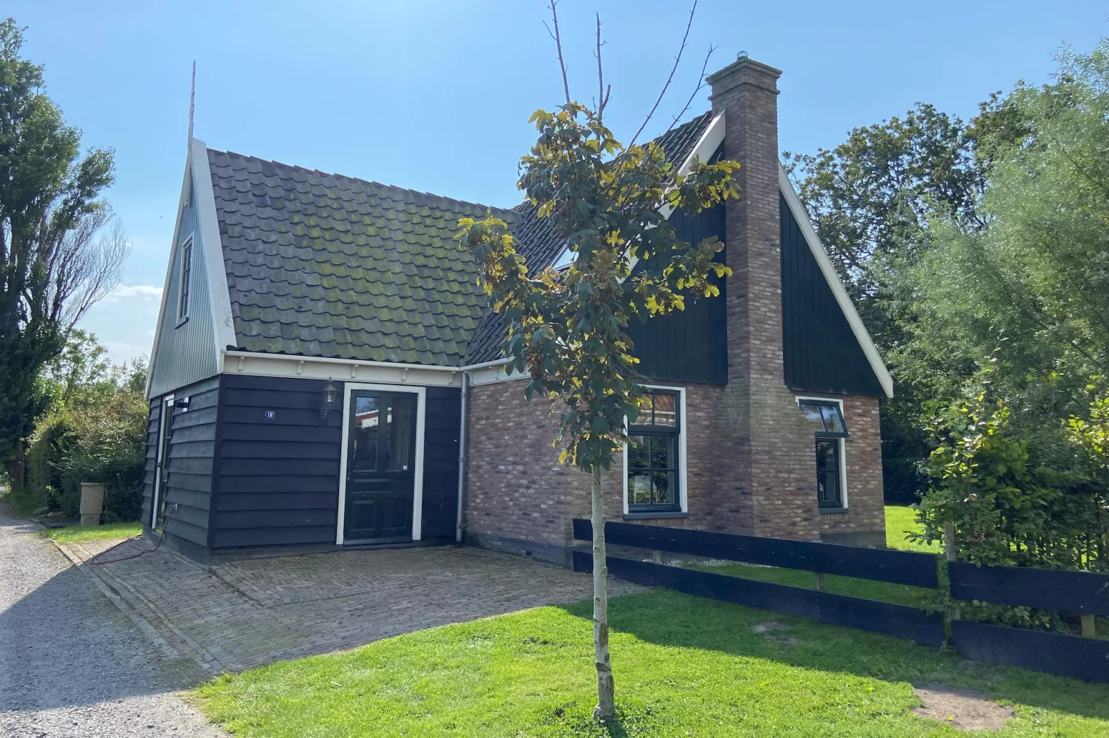 Recreatiepark Wiringherlant - Villa 18-Exterior in summer