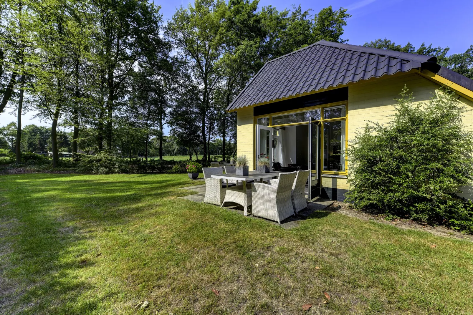 Buitenplaats Gerner 6-Exterior in summer