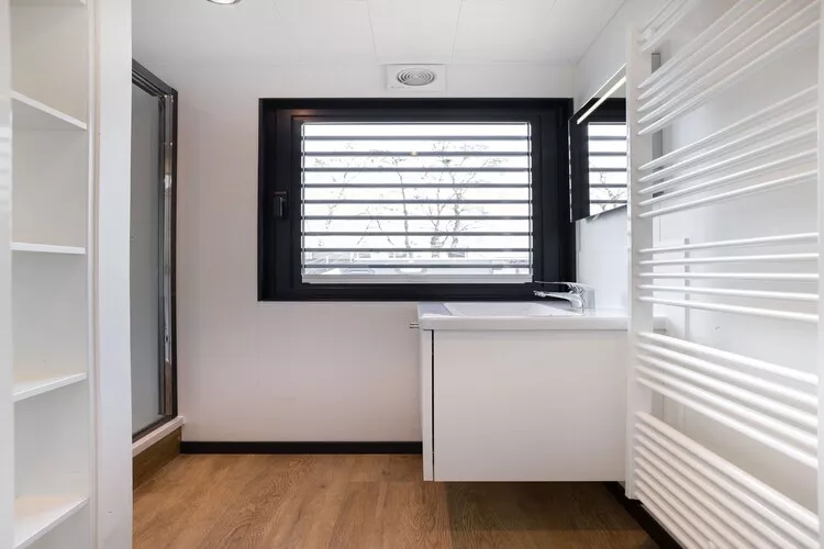 Houseboat 'de Valreep' met tuin - Paviljoenwei 2-Bathroom