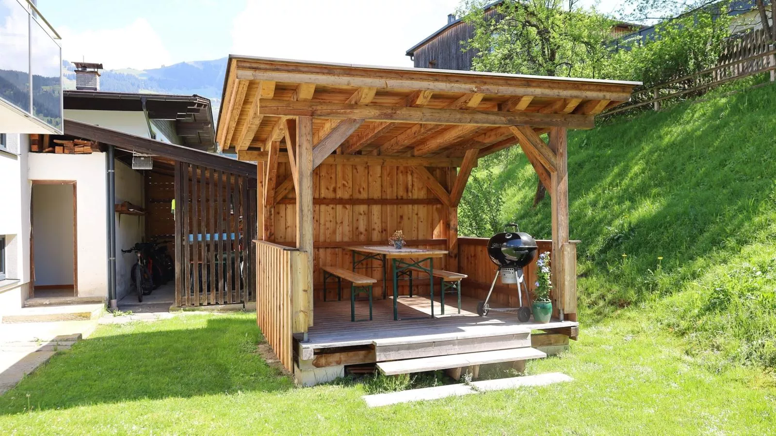 Tirola Bude-Gardens in summer