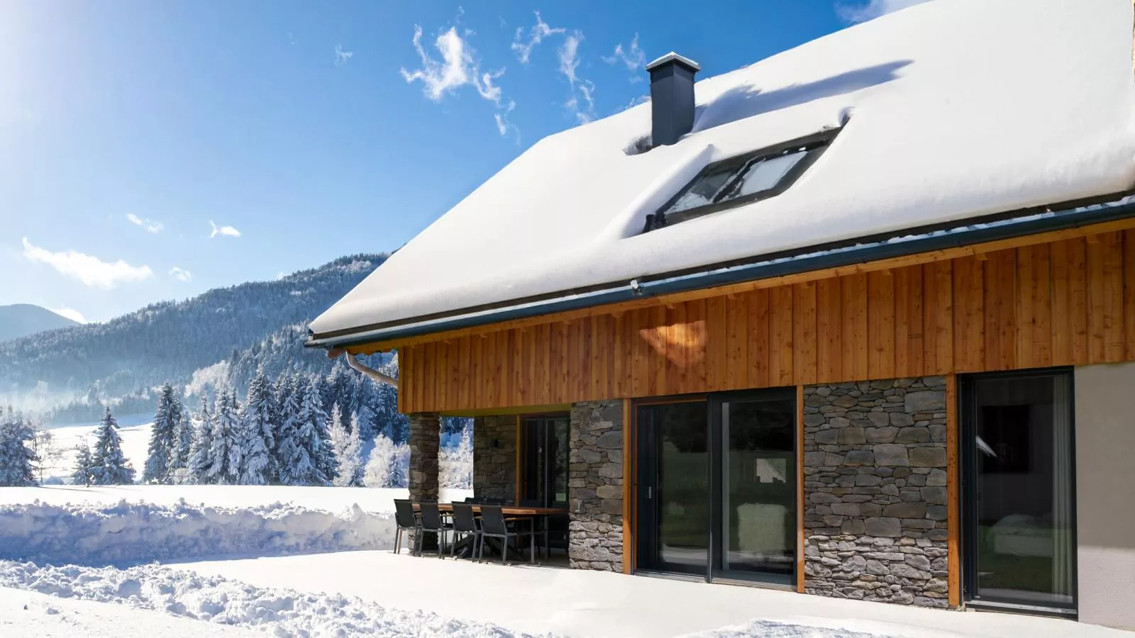 Mountain Vista-Exterior in winter