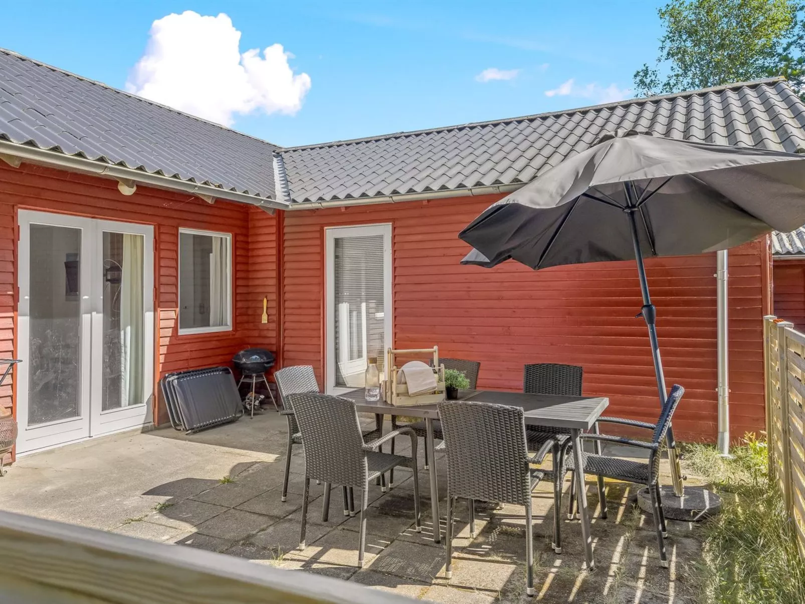 "Dorreth" - 800m from the sea-Outside