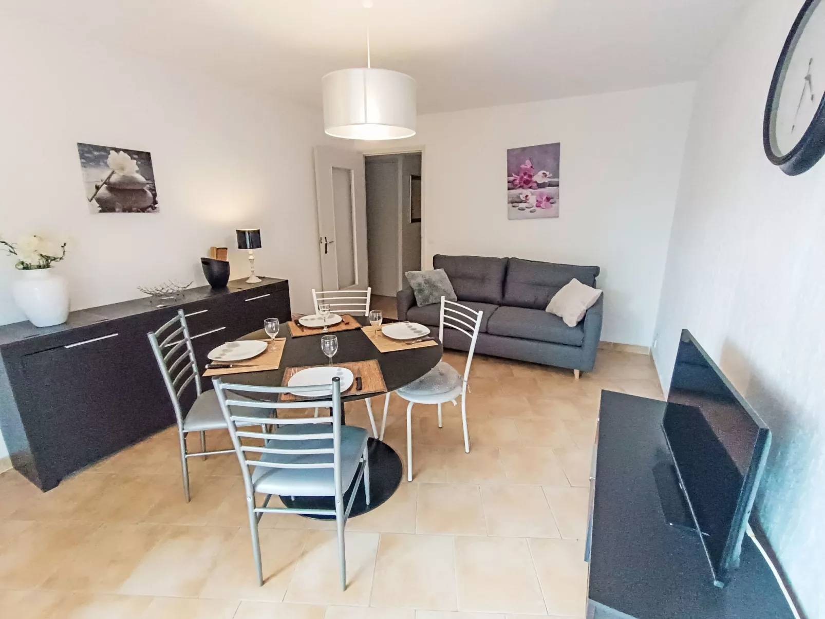 Les Sables-Inside