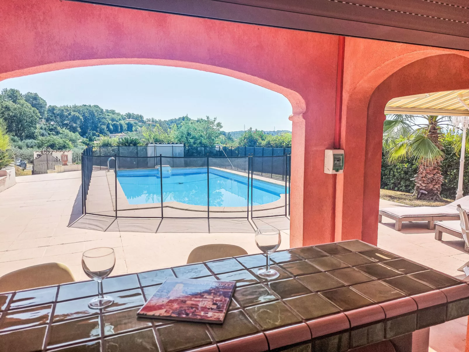 Le Cabanon-Outside