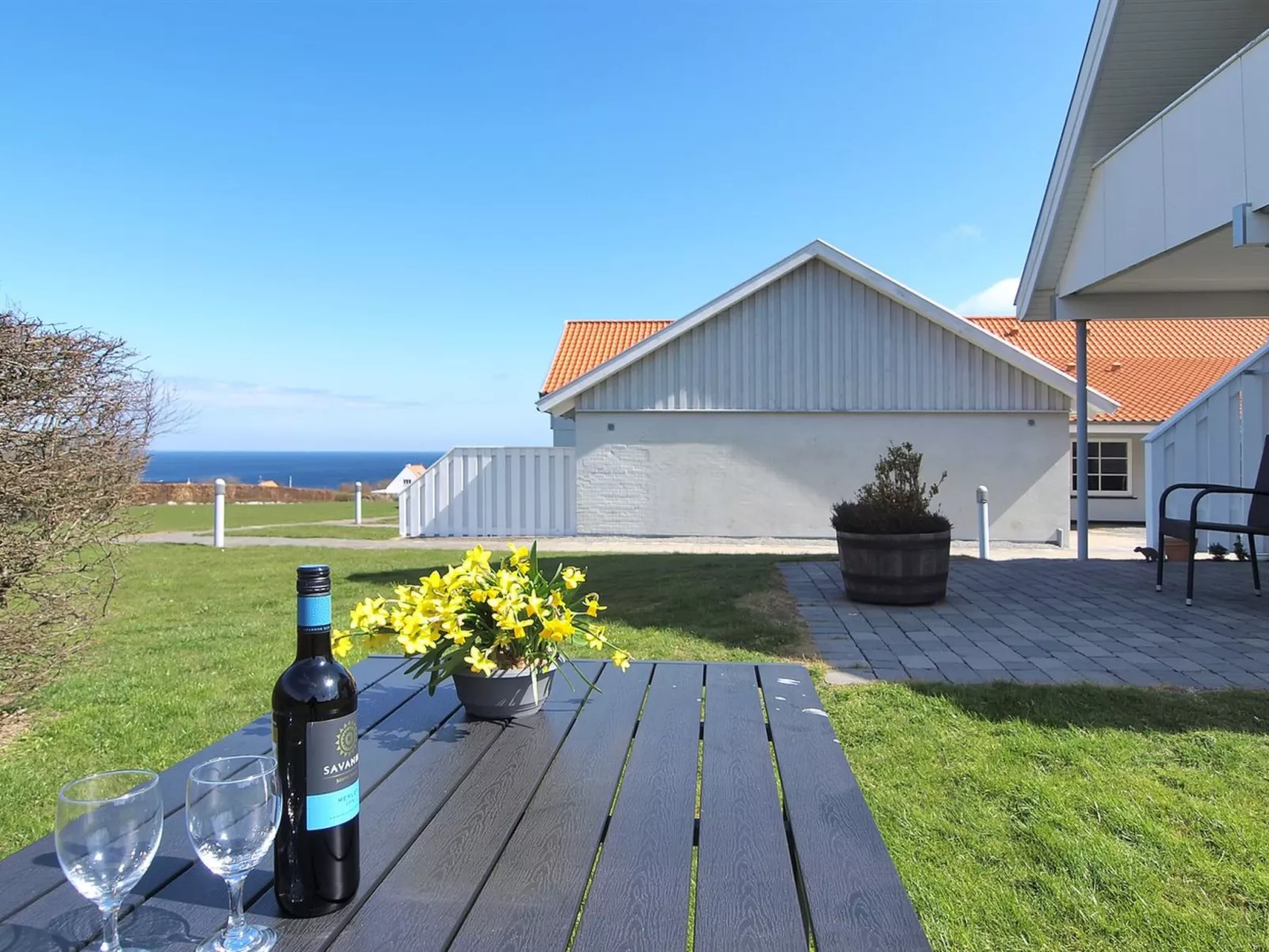 "Hunter" - 400m from the sea-Draußen