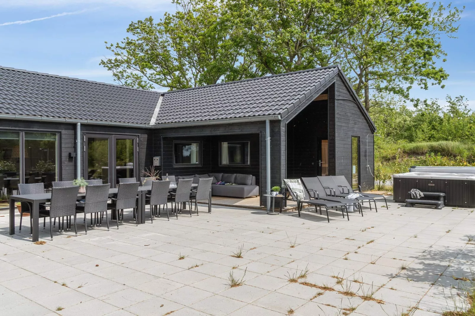 Spacious Retreat for 20 - By Traum Ferienwohnungen-Outdoor