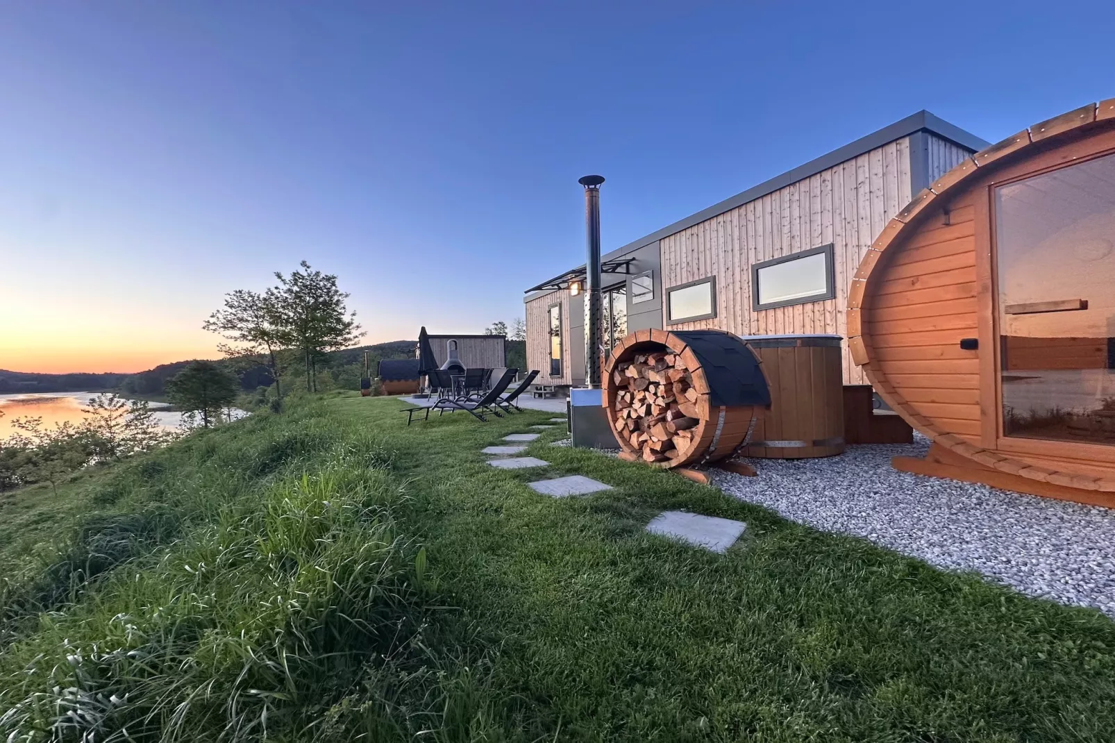 FERIENDORF SEEBLICK - Tiny Chalet am Eixendorfer See-Exterior in summer