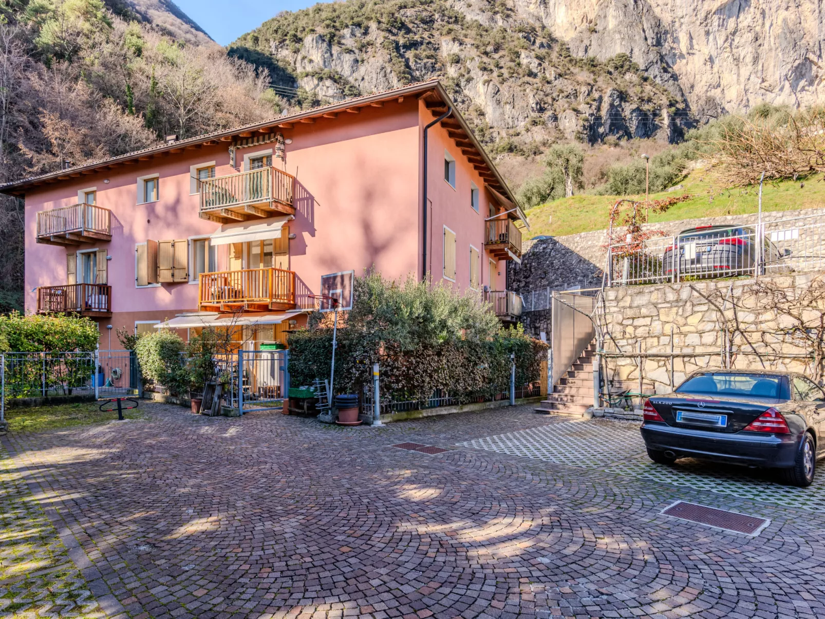 Welcome 2 Riva-Outside