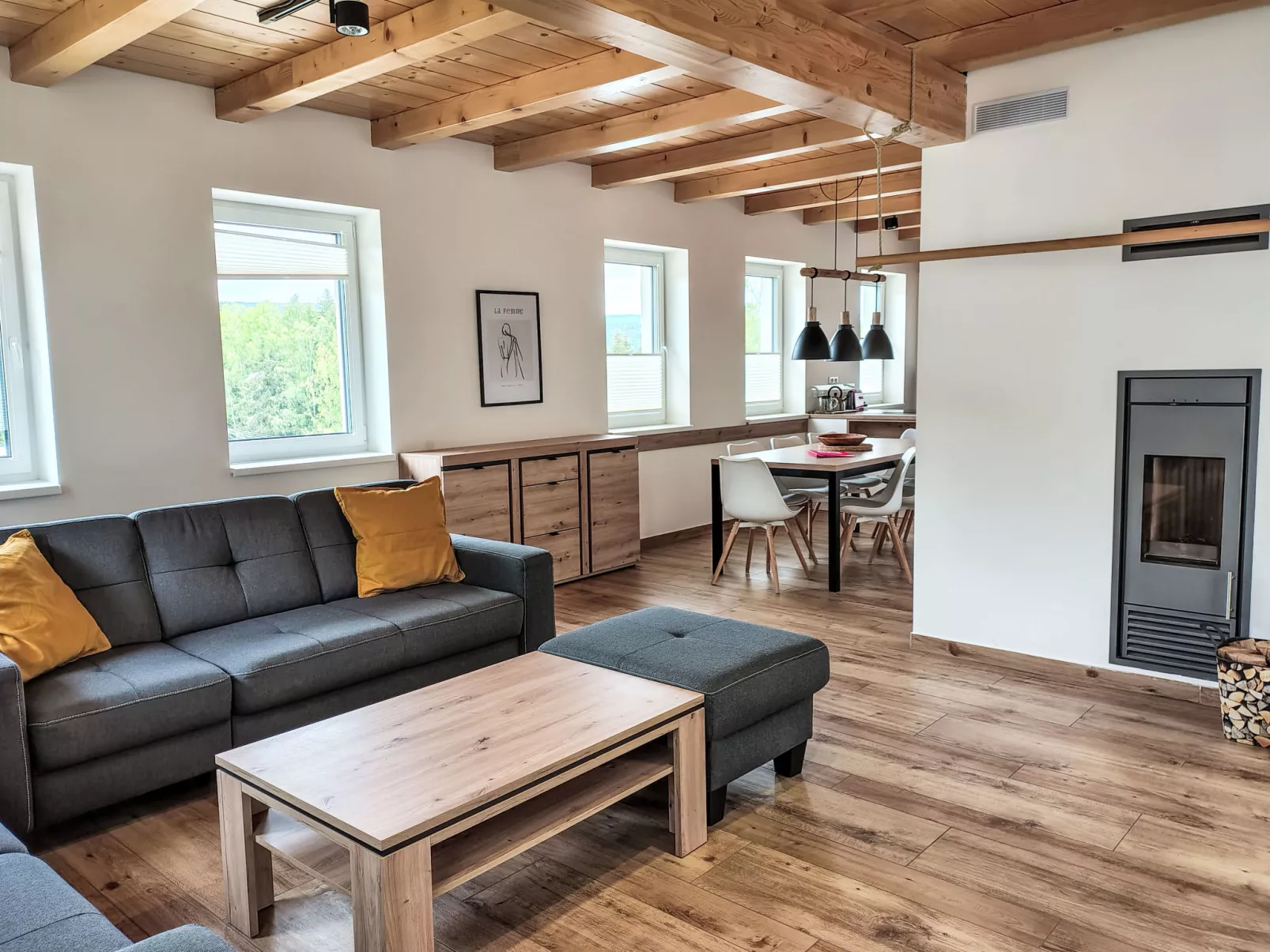 13ka Duplex with Terrace-Drinnen