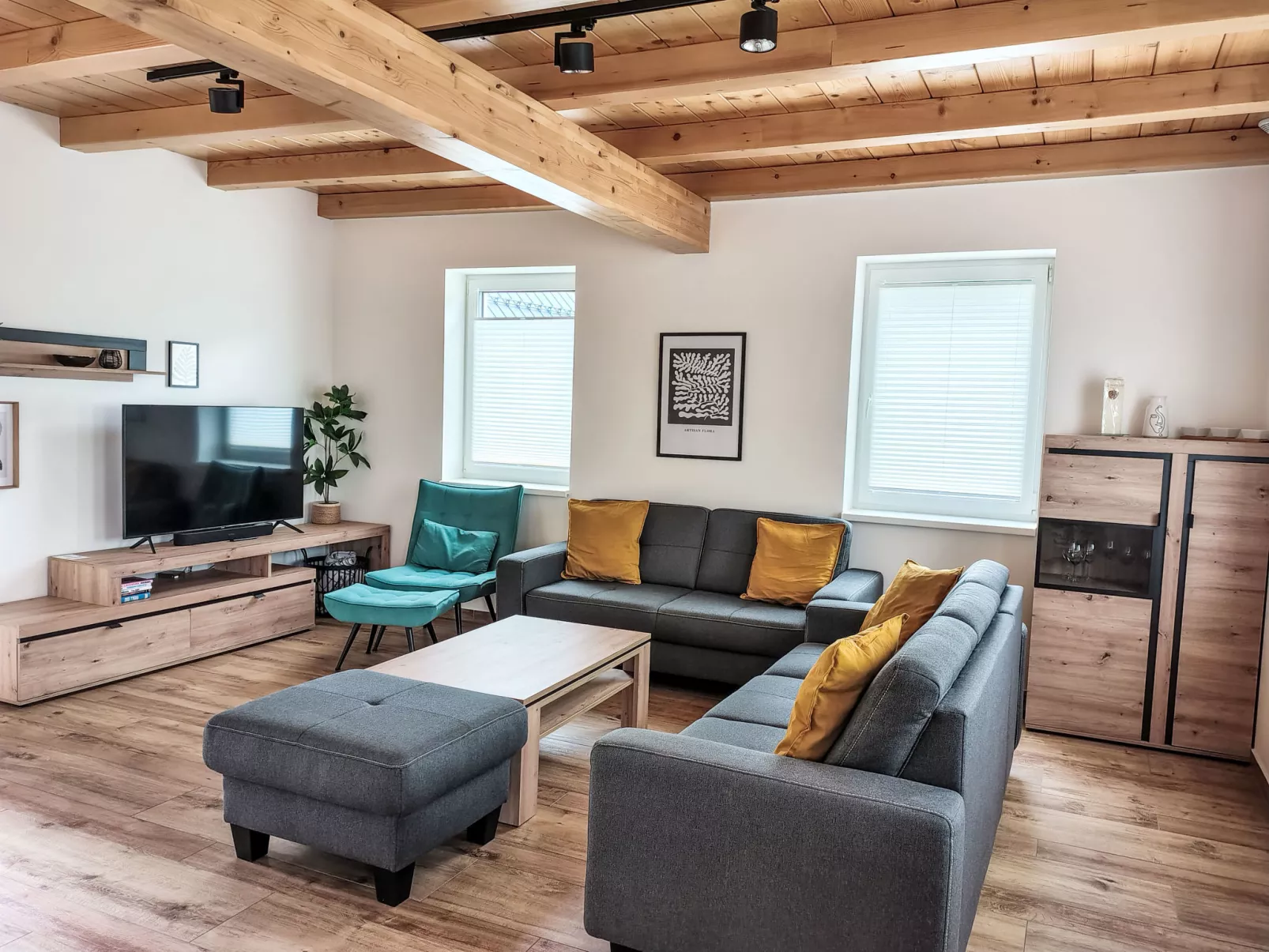 13ka Sunny Lodge-Inside