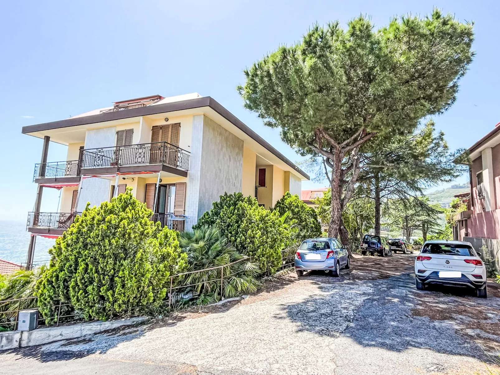 11 Edera-Outside
