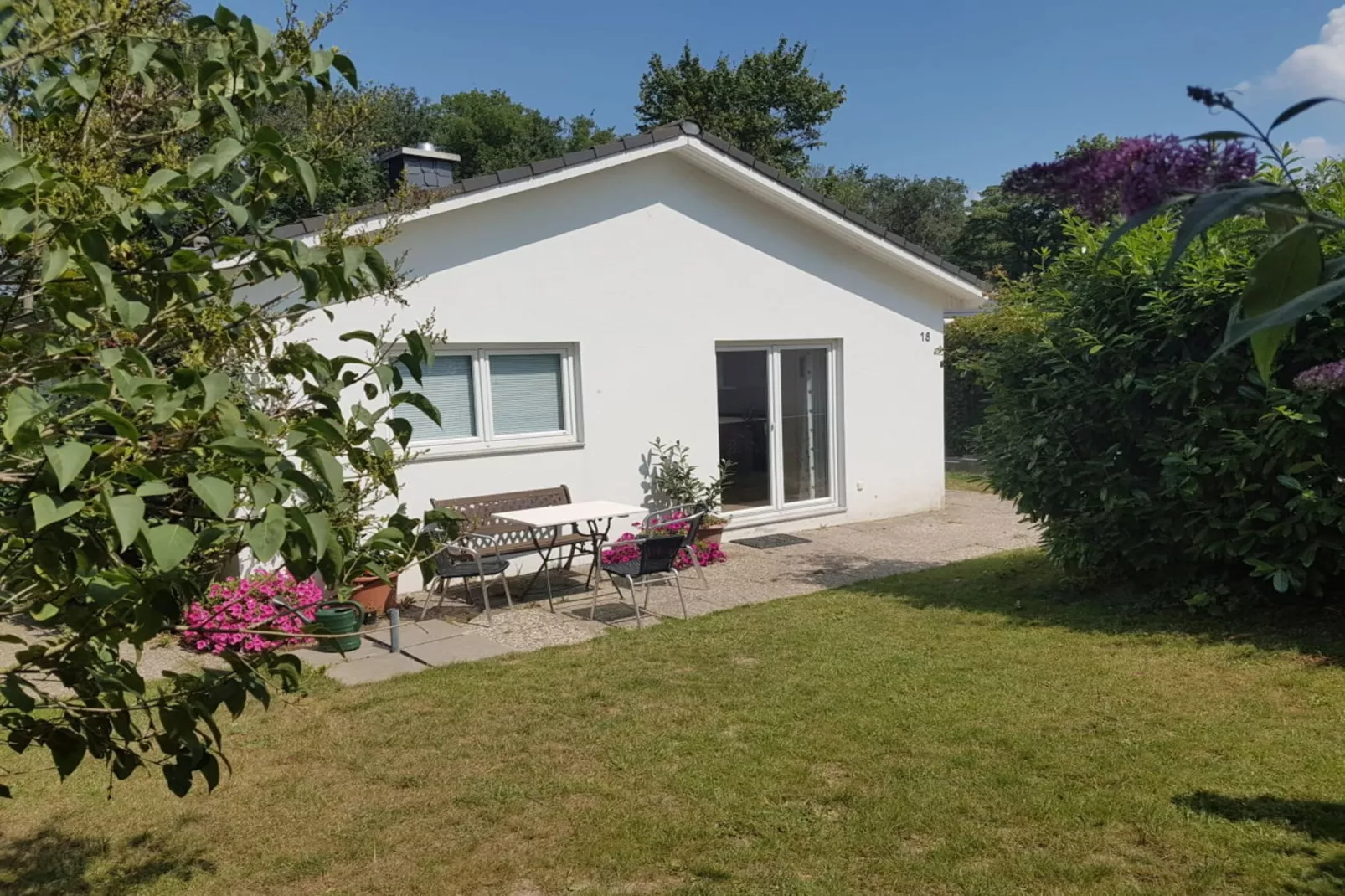 453495-Exterior in summer